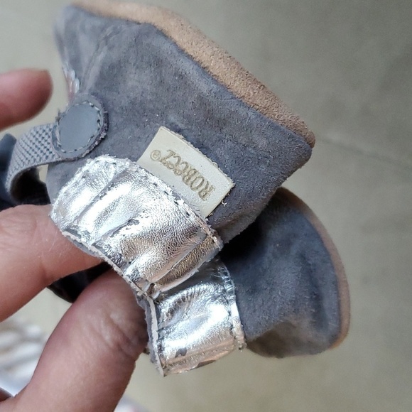 Robeez scallop suede Mary jane crib shoes - Picture 4 of 6